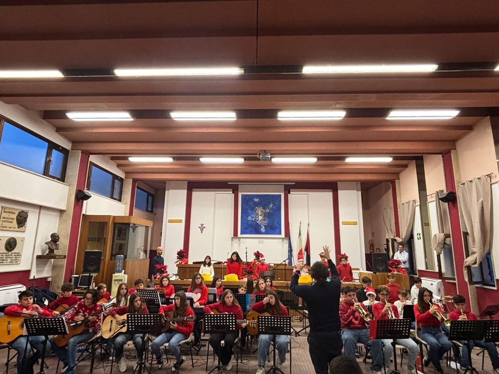 Il Concerto di Natale del plesso Civello emoziona l’aula consiliare di Bagheria